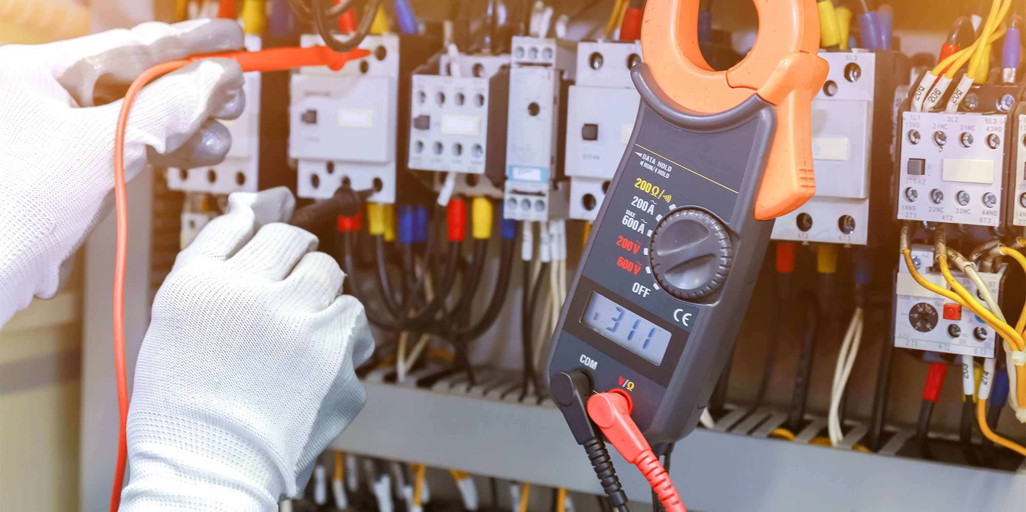 Obratovanje in vzdrževanje električnih inštalacij in postrojev – v skladu s predpisi in slovenskim standardom SIST EN-50110